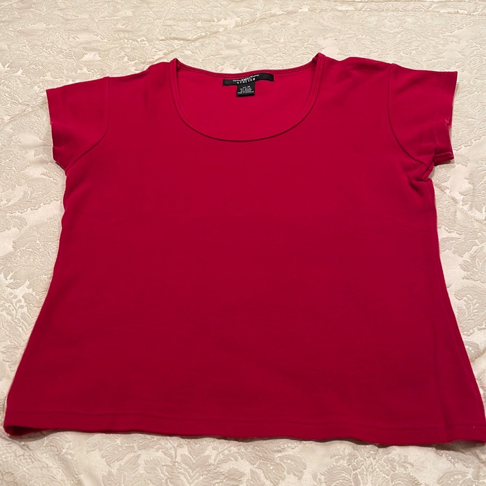 Red short sleeve tee Medium